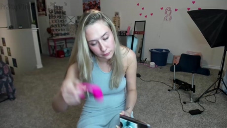 pr3ttyp1nkpussy  15-03-2022